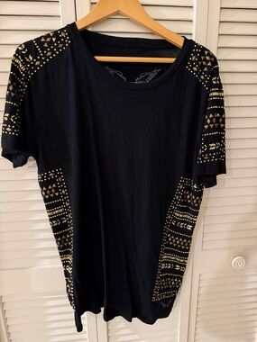 Robin's Jean Black Short-Sleeve Tee with Gold Stud Accents size large